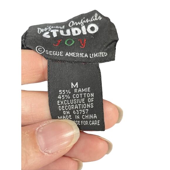 Designers Originals Holiday Winter Christmas Black Embroidered Sweater Gloves M - Picture 6 of 6